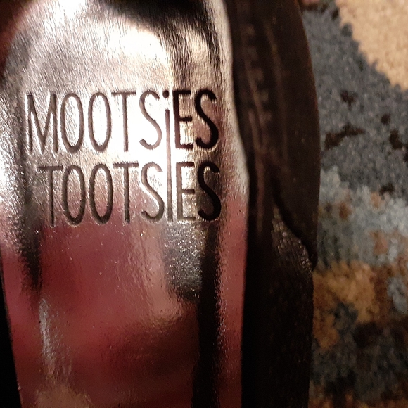 Shoes - Picture 2 of 3